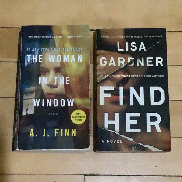 Paperbacks Other - 🏖2 Sets of Books for $13🏖 EUC Paperback Books